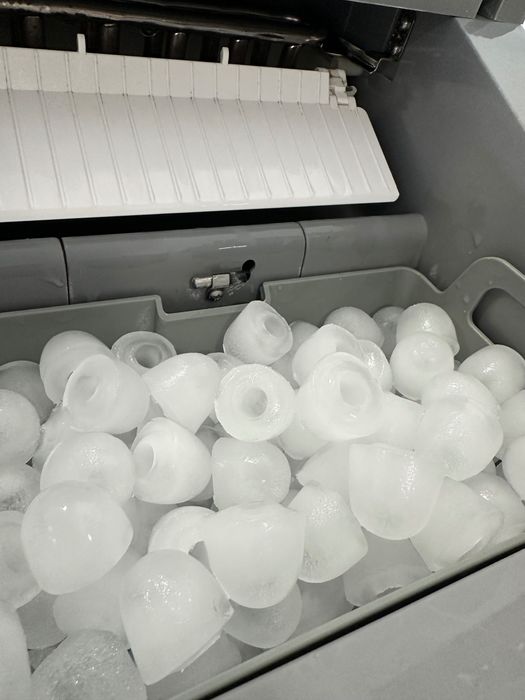 Máquina de Gelo Polar – Compacta, Económica e Profissional