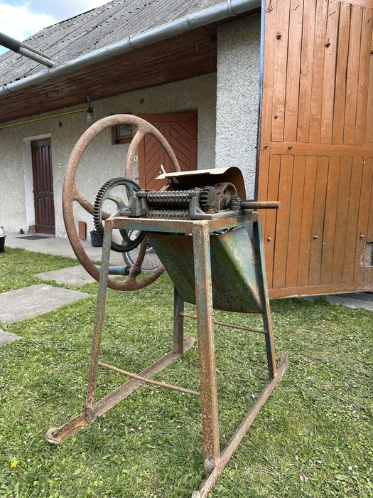 Продам січкарню металеву ручну