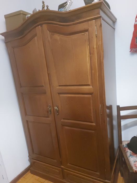 Quarto de solteiro com roupeiro