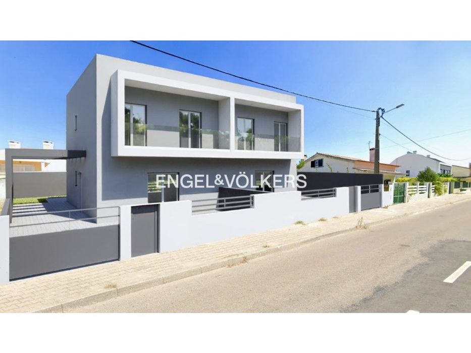 Moradia T4 em Construção em Fernão Ferro
