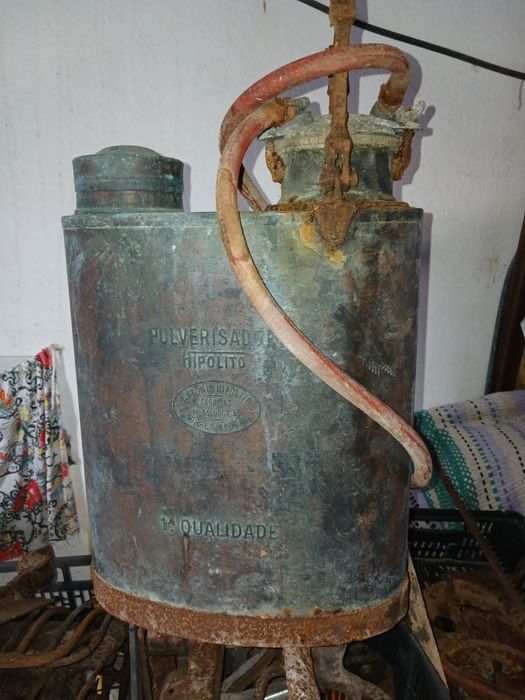 Pulverizador em cobre antigo