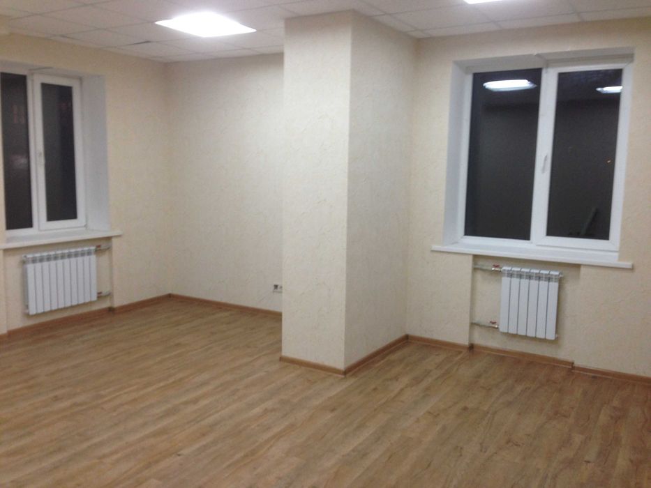 продам нежитлове офісне приміщення в центрі з окремим входом