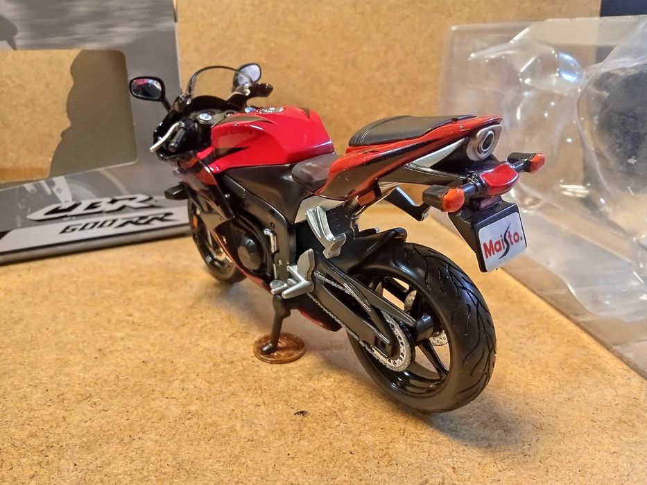 MAISTO 1/12 Motociclo Honda CBR 600 RR
