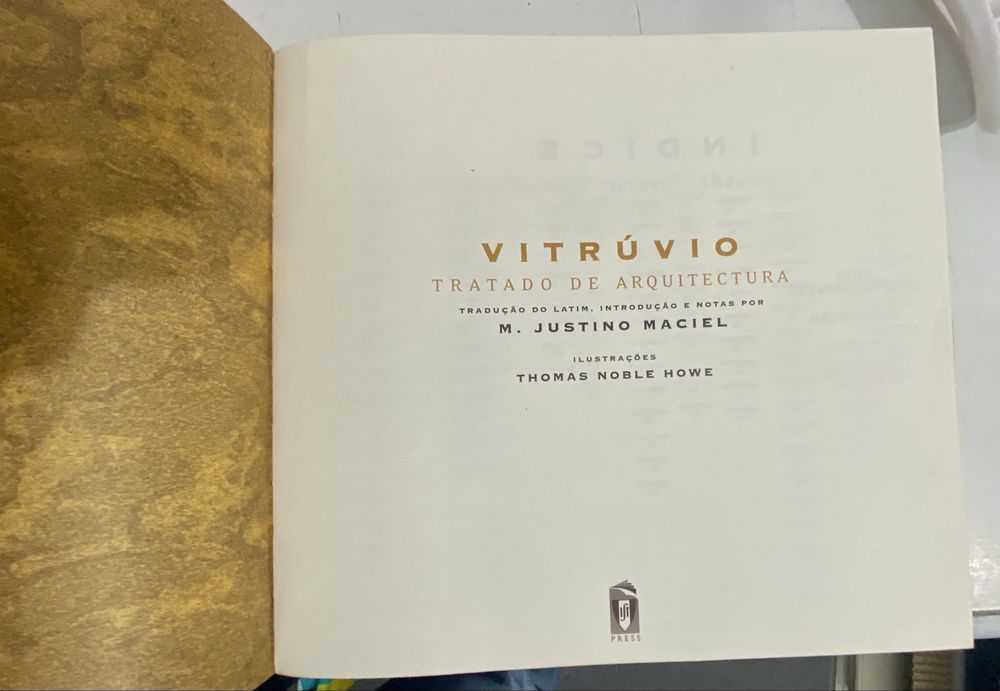 Livro “Vitrúvio” de M. Justino Maciel