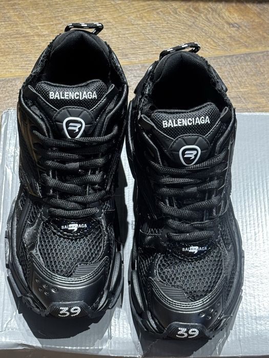 Balenciaga runner