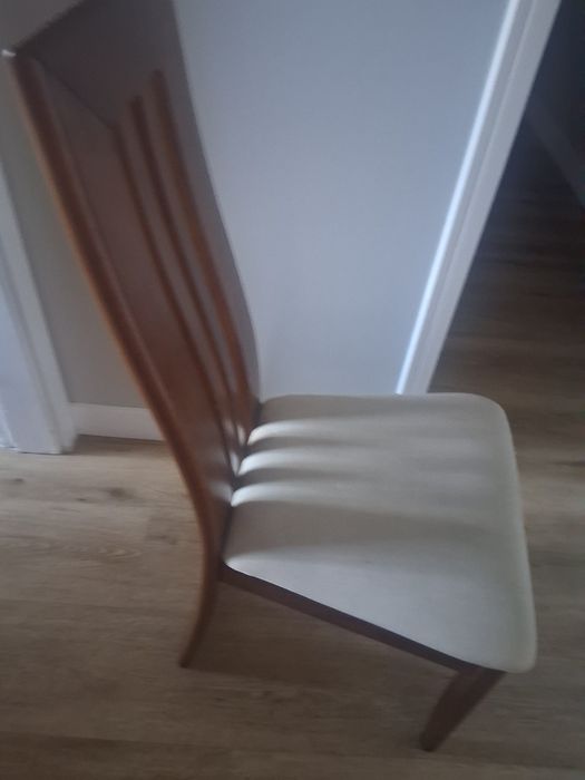 Mesa de jantar 1.80cm   impecável com 6 cadeiras em madeira