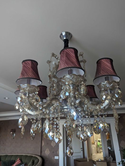 Продам гарну люстру в гарному стані