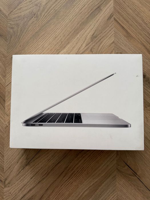 Apple MacBook Pro 13" 2017 / 8GB / 256GB • Чудовий стан