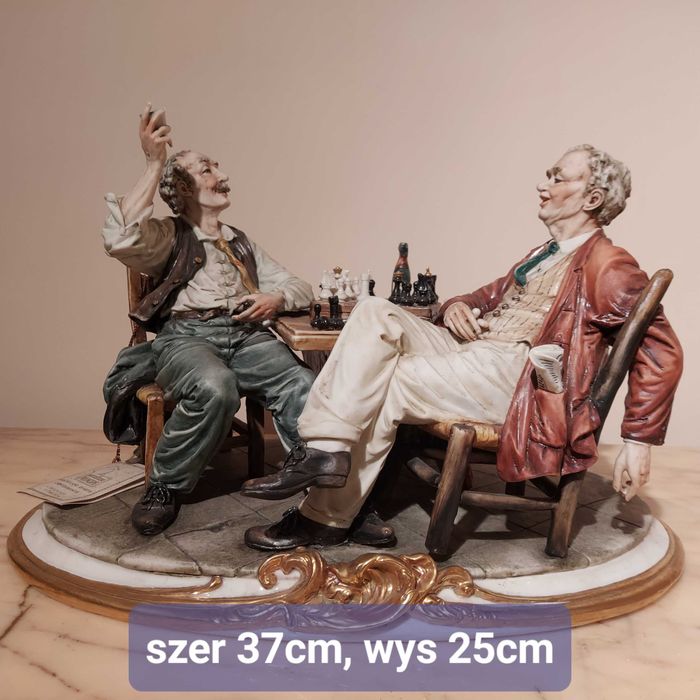 Porcelanowa figura gra w szachy Capodimonte Principe