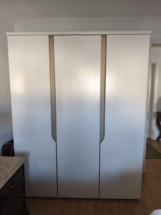 Roupeiro de Quarto em Madeira