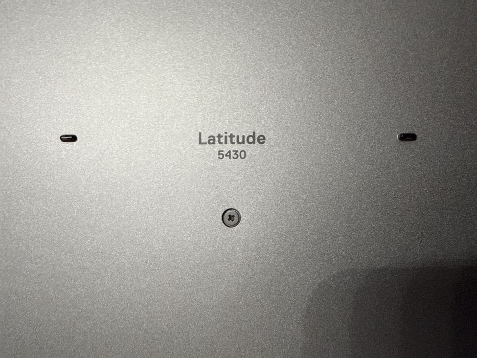 Dell Latitude ,modelo 5430 com 16 GB de memória e processador i5 1235U