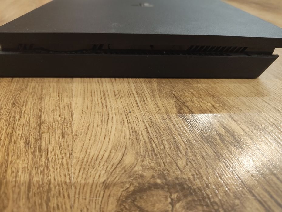 Konsola PlayStation 4