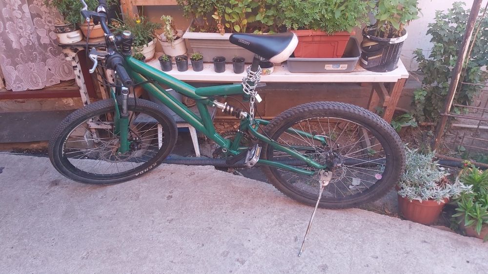 СПОРТИВНИЙ велосипед