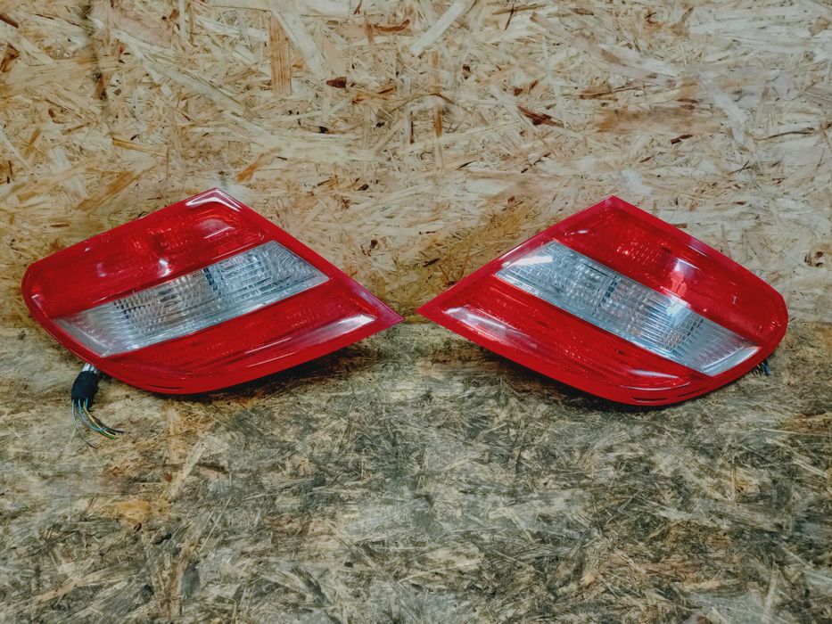 Mercedes C-klasa W204 sedan lampa tył tylna lewa oryginał