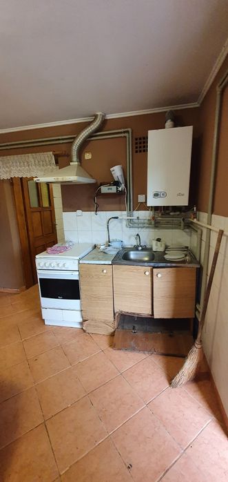 Будинок на високому фундаменті