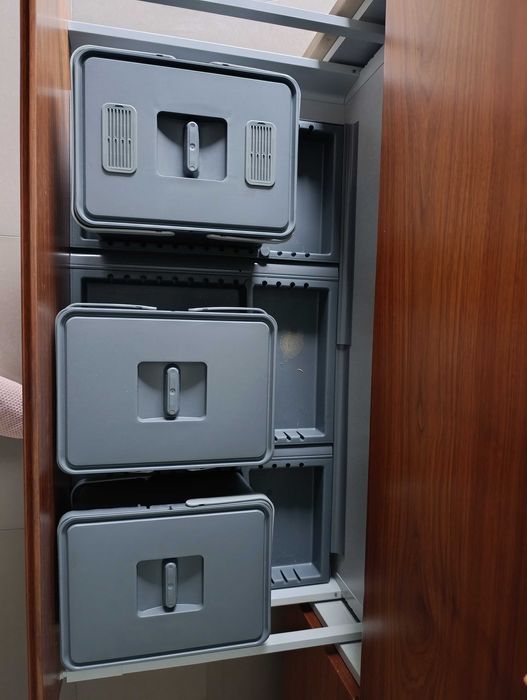 Trio caixotes do lixo