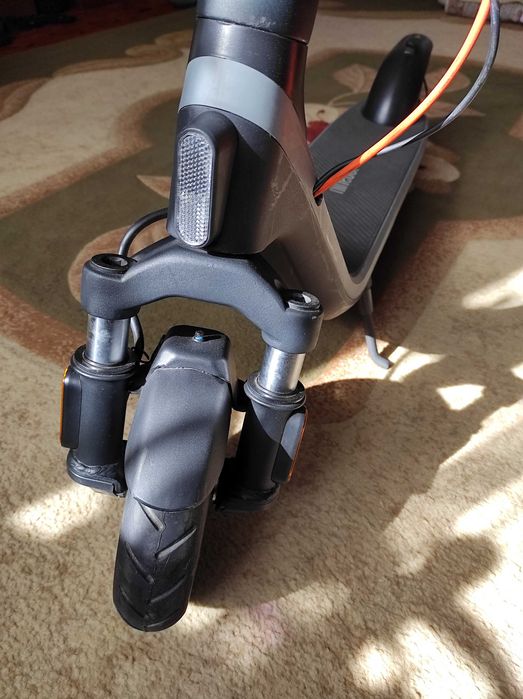 Електросамокат Segway Ninebot E2 Plus II з 2025р.пробіг 50км стан нового