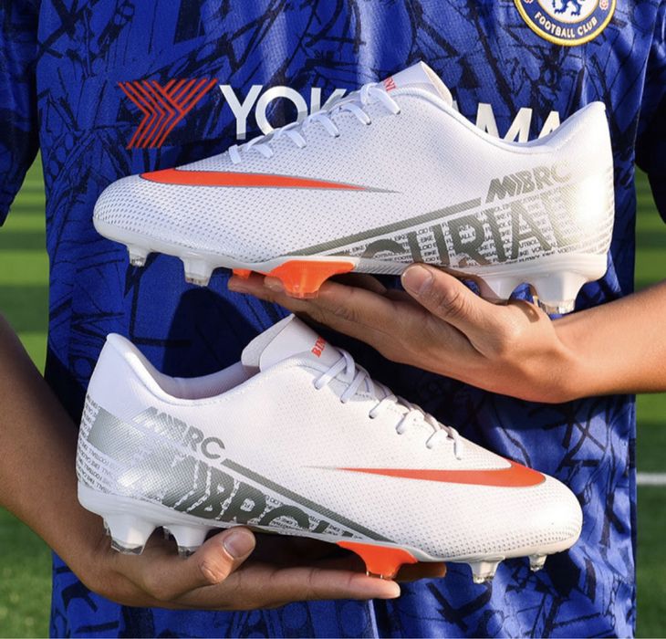 Buty piłkarskie obuwie sportowe korki lanki orlik futbolówki