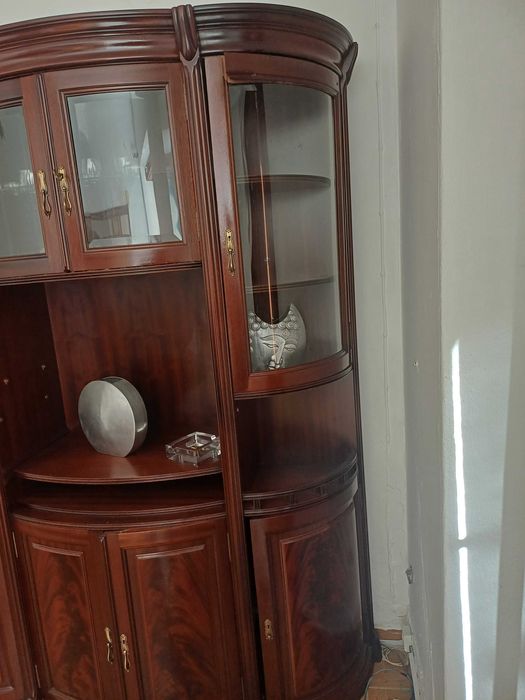 Móvel de Sala Clássico em Madeira Maciça