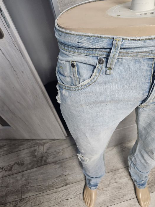 Spodnie meskie jeansowe Bershka z rozdarciami rozm 40