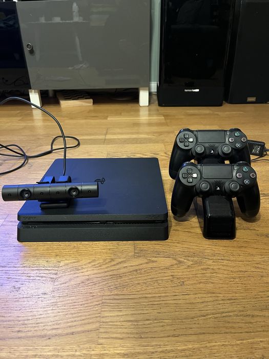 konsola ps4 slim 1tb ( w zestawie z grami i kamerka)