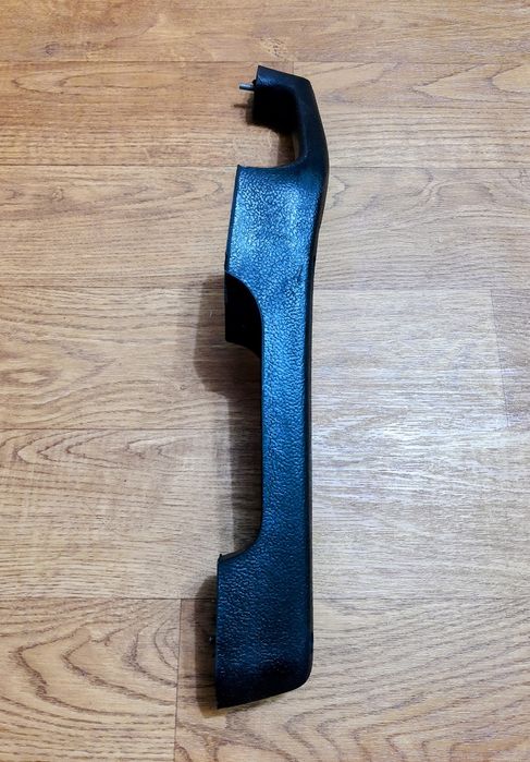 Задняя ручка-подлокотник ВАЗ 2106-07.