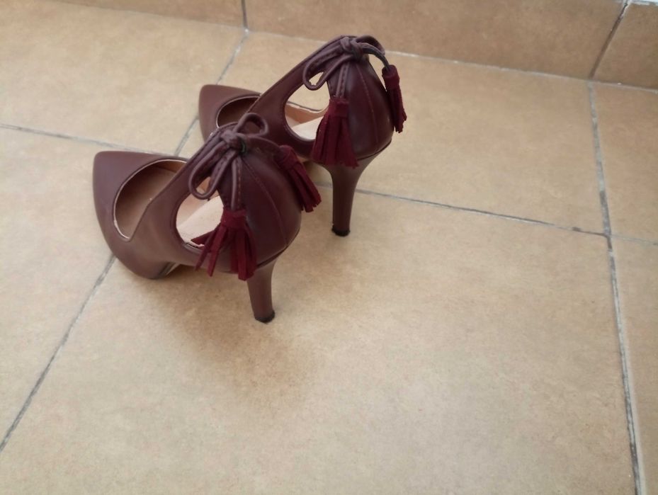 Sapatos Senhora tamanho 35