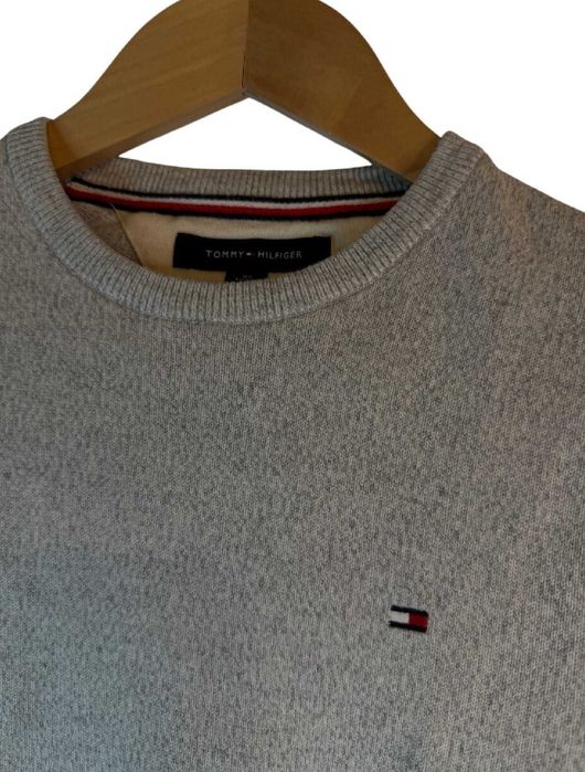 Sweter Tommy Hilfiger szary z logiem XS