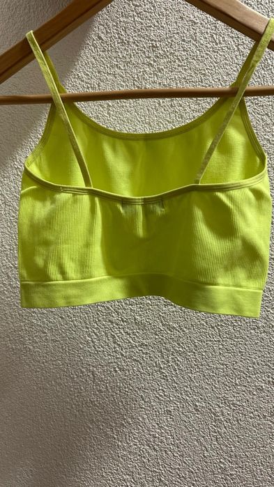 Top na ramiączkach Bershka żółty fluorescencyjny