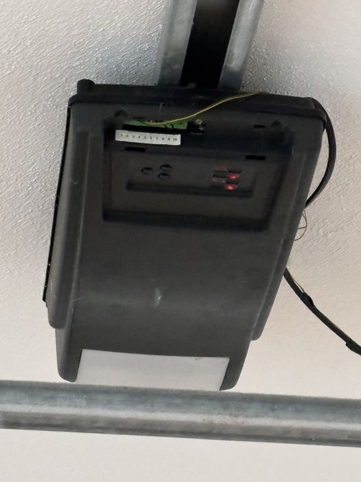 Portão de garagem com motor