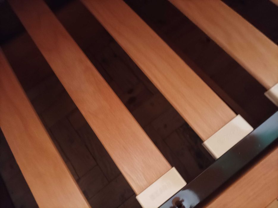 Cama e mesinhas de cabeceira Cerne em cerejeira