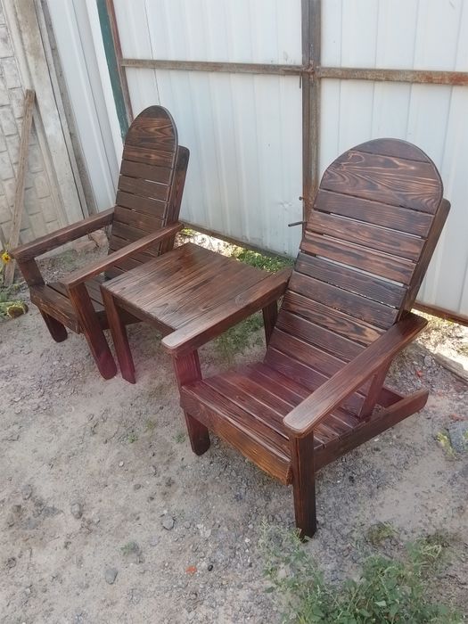 Продам два кресла и столик