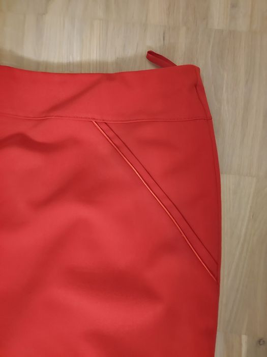 Czerwona spódnica