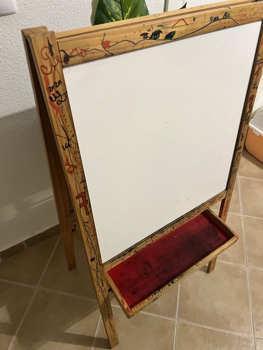 Cavalete de madeira do Ikea Mãla antigo