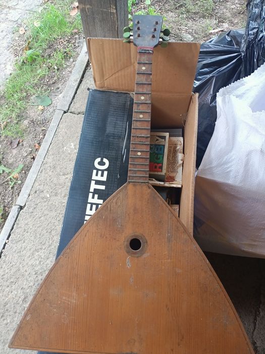 Продам балалайку