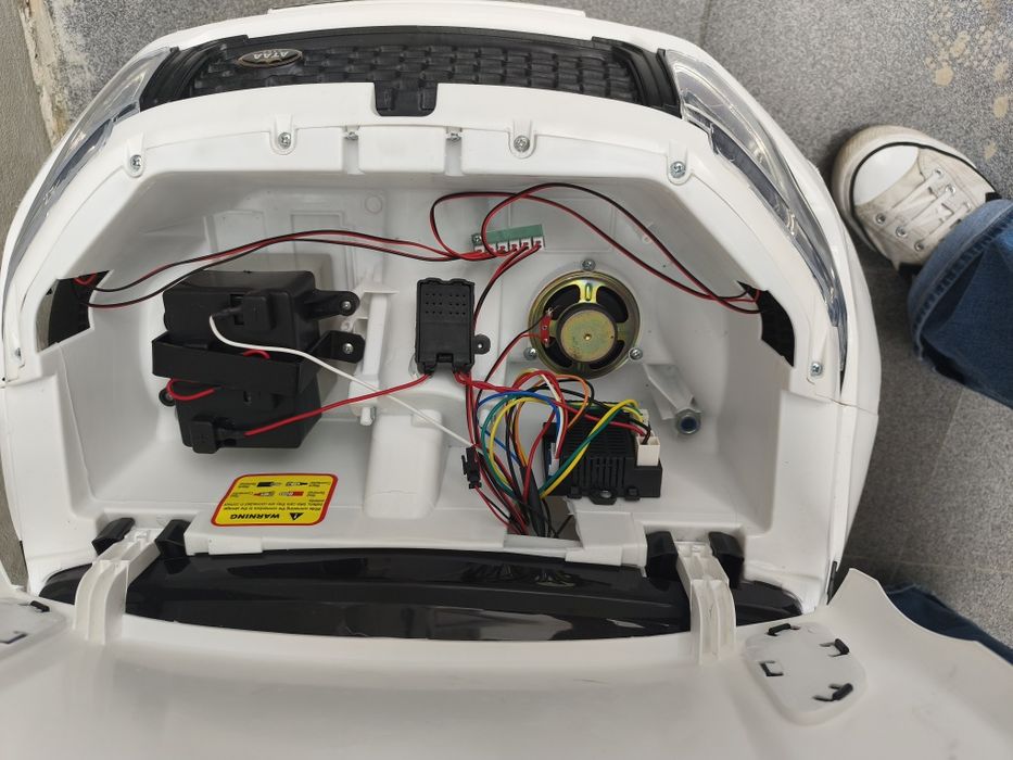 Carro eléctrico criança