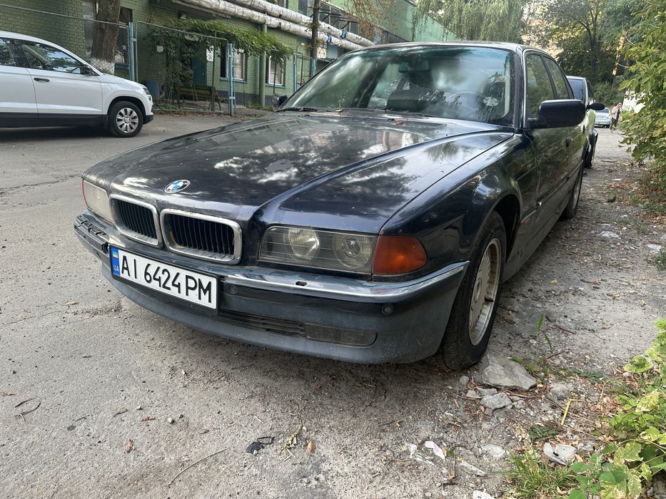 BMW E38 735i продам