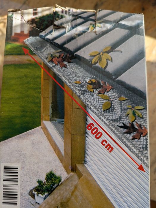 Siatka zabezpieczająca rynny dachowe cena za całość.