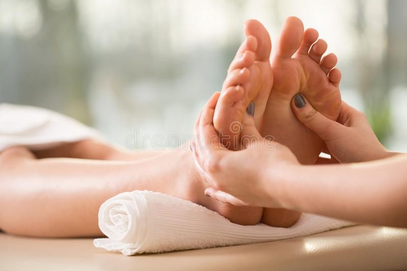 Massagem relaxante e reflexología podal
