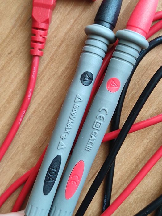 Przewody, kable do multimetru.