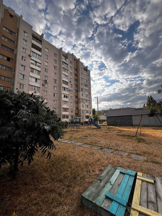Продам 2-кімнатну квартиру в центрі міста — 54 м², меблі та техніка залишаються