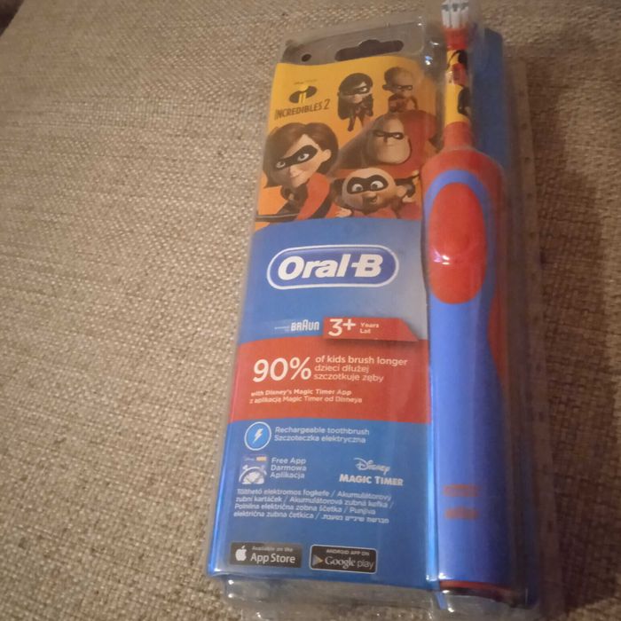 Szczoteczka elektryczna akumulatorowa dla dzieci Oral-B z ładowarką