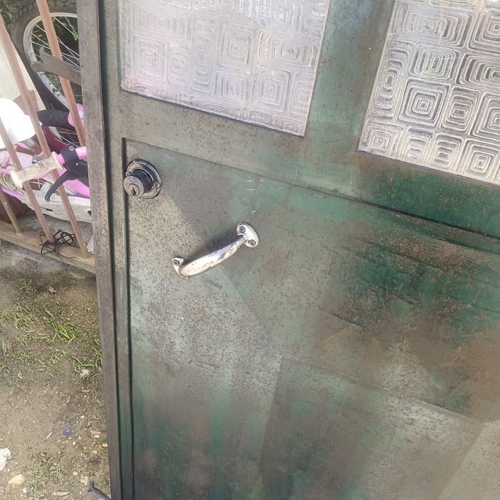 Porta em ferro com vidros