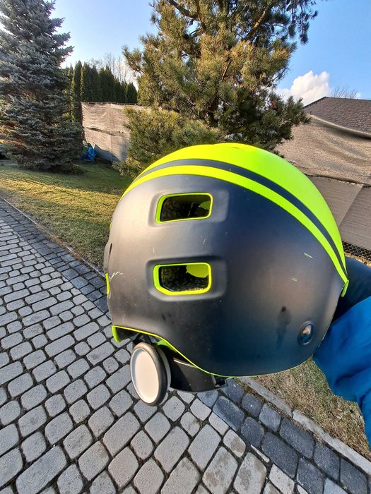 Kask na rower, rolki, hulajnogę i nie tylko - orzeszek