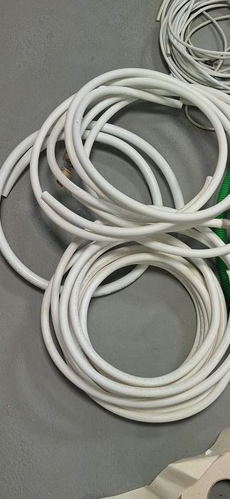 Resto de material de construção,  eletricidade, ripados...
