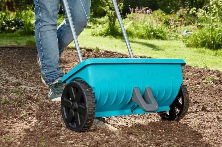 Ręczny siewnik ogrodowy szerokość 45 cm do nawozów granulatu warzyw