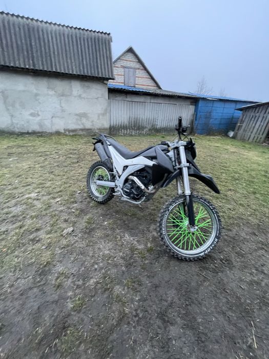 В продажі лонкін 250.  300 км пробігу