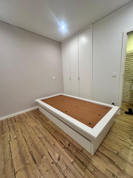 Cama lacada em branco