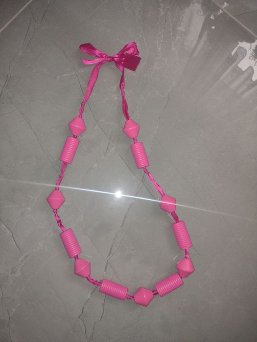 Drewniane różowe korale