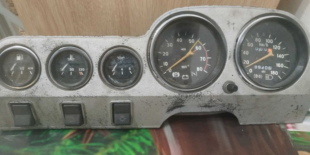    2106 500  -     Olx